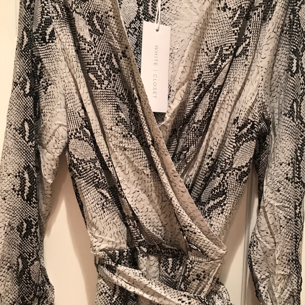 💕Gorgeous Dress💕Perfect For The Holidays - Picture 4 of 11